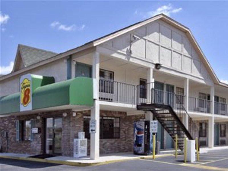 Americana Inn & Suites Lake Magdalene Exterior foto
